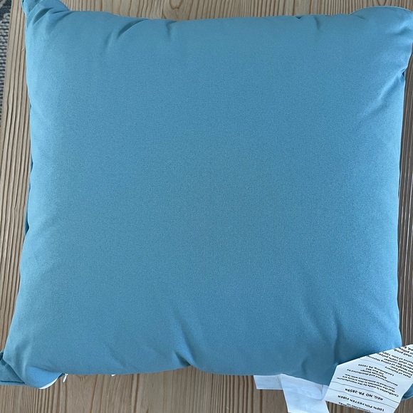 NWT Surf Breaker Rightside Design Pillow - Picture 4 of 4